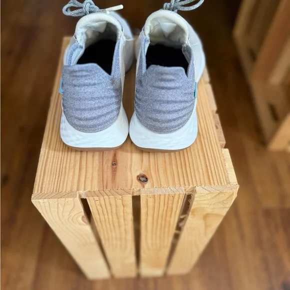 New Balance Light Gray Athletic Shoes - Picture 4 of 6